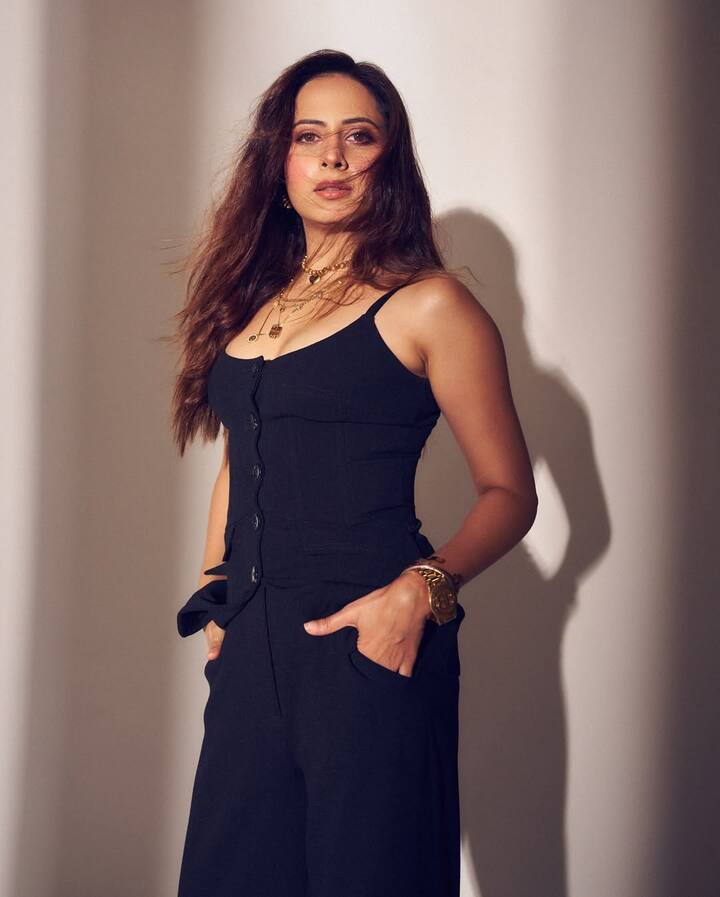 Talking about the workfront, Sargun was last seen in the Punjabi film Sarbala Ji. In which she was seen with Gippy Grewal.