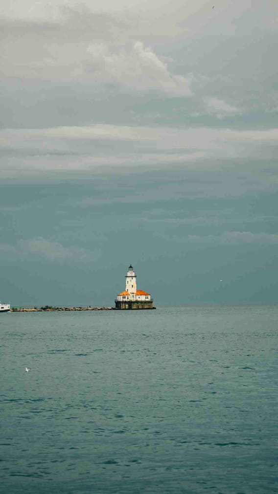 दुनिया की सबसे बड़ी ताजा पानी की झील कौन सी है?