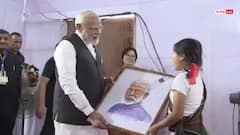 મણિપુર હિંસા બાદ પહેલી વાર ઇમ્ફાલ પહોંચ્યા PM મોદી, ચુરાચાંદપુરમાં ભારે વરસાદ વચ્ચે પીડિતોને મળ્યા