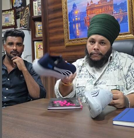 ਮੈਂ ਆਪਣੀ ਕਾਰ ਵਿੱਚ ਇਕੱਲਾ ਸੀ। ਕਿਸੇ ਤਰ੍ਹਾਂ ਮੈਂ ਆਪਣੀ ਜਾਨ ਬਚਾਈ ਅਤੇ ਉੱਥੋਂ ਭੱਜ ਗਿਆ ਅਤੇ ਦੋਰਾਹਾ ਪੁਲਿਸ ਸਟੇਸ਼ਨ ਵਿੱਚ ਪੁਲਿਸ ਕੋਲ ਸ਼ਿਕਾਇਤ ਦਰਜ ਕਰਵਾਈ। ਹਨੀ ਨੇ ਕਿਹਾ ਕਿ ਉਸਨੂੰ ਸ਼ੱਕ ਹੈ ਕਿ ਪ੍ਰਿੰਕਲ ਨੇ ਆਪਣੇ ਸਾਥੀਆਂ ਨੂੰ ਉਸ 'ਤੇ ਹਮਲਾ ਕਰਨ ਲਈ ਭੇਜਿਆ ਹੈ। ਘਟਨਾ ਦੀ ਵੀਡੀਓਗ੍ਰਾਫੀ ਵੀ ਕੀਤੀ ਗਈ ਹੈ। ਇਸ ਮਾਮਲੇ ਵਿੱਚ ਗੁਰਵਿੰਦਰ ਸਿੰਘ ਪ੍ਰਿੰਕਲ ਨੂੰ ਆਪਣਾ ਪੱਖ ਰੱਖਣ ਲਈ ਬੁਲਾਇਆ ਗਿਆ ਸੀ ਪਰ ਉਨ੍ਹਾਂ ਦਾ ਮੋਬਾਈਲ ਬੰਦ ਆ ਰਿਹਾ ਹੈ।