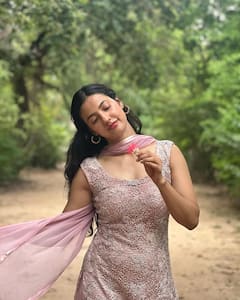 दिशा पाटनी की बहन की 10 तस्वीरें, खूबसूरती में खुशबू सबको देती हैं टक्कर