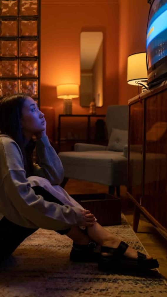 5 फिल्में दिखाकर कितना पैसा कमा लेता हैं टीवी चैनल