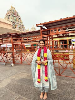 Sreemukhi - Arunachalam Temple: అరుణాచలం గుడికి వెళ్లిన శ్రీముఖి... నాలుగు గంటల్లో గిరిప్రదక్షిణ పూర్తి... ఫోటోలు చూడండి