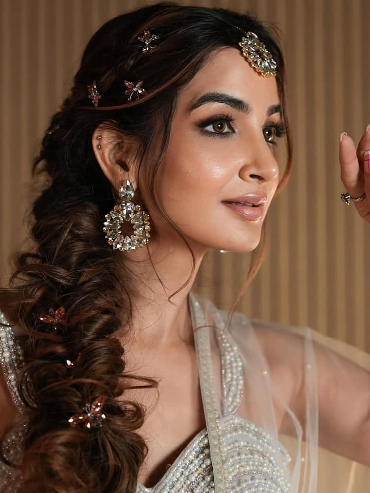 सुभी का कहना है कि जब उन्होंने इस बारे में सवाल किया तो आवेज़ ने सफाई दी कि उनके और नगमा के बीच चीज़ें सही नहीं चल रही थीं और इसलिए वे आगे बढ़ना चाहते थे.