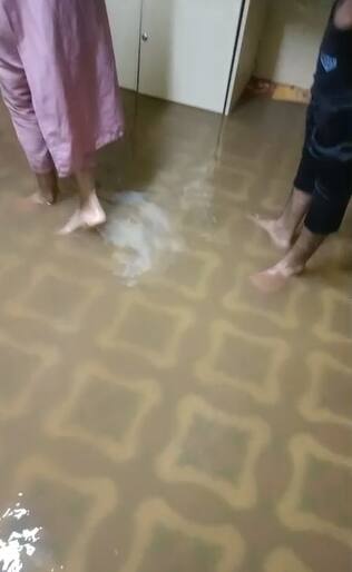 ठणच्या ग्रामीण भागातील जायकवाडी, पिंपळवाडी, राहूलनगर या भागातील अनेक घरात पाणी शिरले आहे.