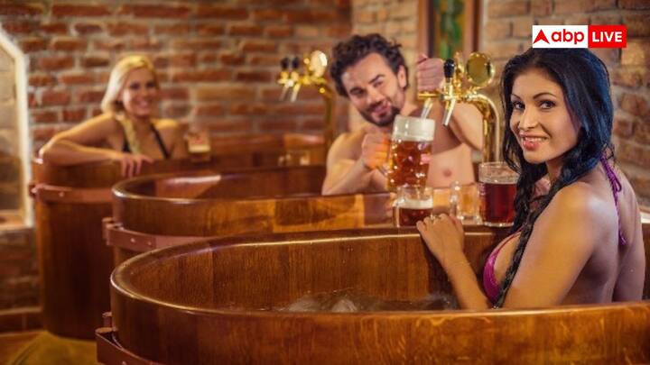 Beer Bath Trend: बियर पीने के अलावा अगर आप उसमें नहाएं और रिलैक्सेशन के साथ हेल्थ बेनिफिट्स भी पाएं, तो यह डबल मजा ही कहा जाएगा. क्या आप जानते हैं कि दुनिया के एक देश में ऐसा चलन है.