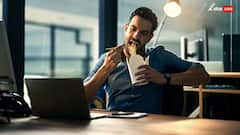 Chanakya Niti: ऑफिस में इन 4 लोगों से रहें सतर्क, सगे बनकर पीठ पीछे रचते हैं साजिश