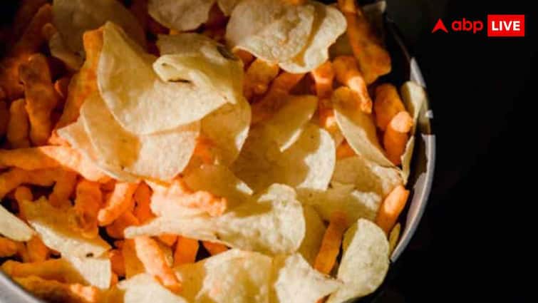 बिना तेल के सिर्फ 10 मिनट में बनाएं क्रिस्पी आलू चिप्स, जानें हेल्दी स्नैकिंग का नया तरीका