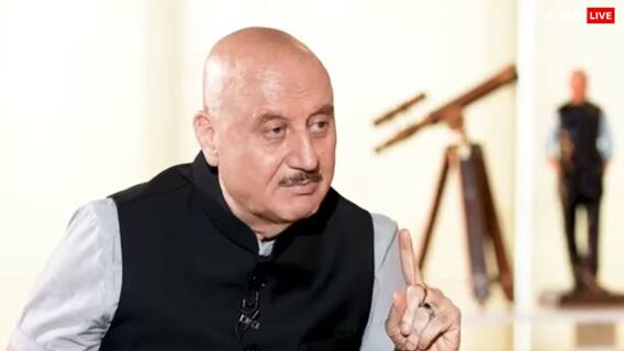 क्या राजनीति में कदम रखने वाले हैं अनुपम खेर? फिल्म फ्लॉप होने पर खुद को कैसे करते हैं हैंडल