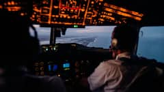 Can Pilot Sleep During Flights: क्या लंबी फ्लाइट्स में झपकी ले सकते हैं पायलट, जानिए कैसे करते हैं आराम?