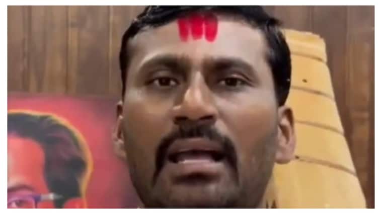 <div>'Will Smash With Bat': Shiv Sena Leader Threatens Hotels Screening India-Pak Match Today</div>