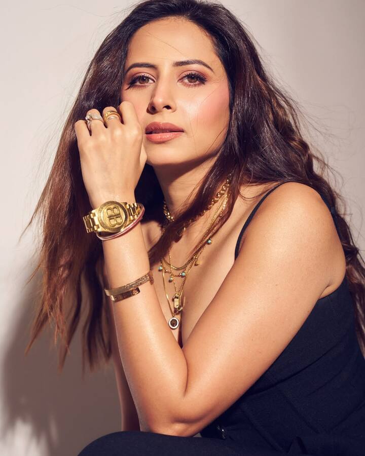 Sargun Mehta is once again turning heads with her impeccable fashion sense, this time embracing her ‘boss lady’ era in a stunning all-black outfit.