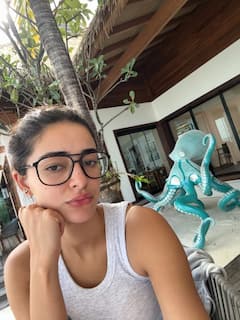 व्हाइट बिकिनी में मालदीव वेकेशन एंजॉय कर रहीं अनन्या पांडे, ग्लैमरस अंदाज देख फैंस हुए दीवाने