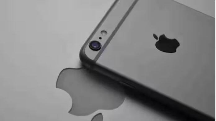 ਮੁਕਾਬਲੇ ਦਾ ਆਖਰੀ ਪੜਾਅ ਵੀ ਬਹੁਤ ਆਸਾਨ ਹੈ ਪਰ ਬਹੁਤ ਮਹੱਤਵਪੂਰਨ ਹੈ। ਭਾਗੀਦਾਰਾਂ ਨੂੰ ਐਮਾਜ਼ਾਨ ਐਪ 'ਤੇ ਜਾਣਾ ਪਵੇਗਾ ਅਤੇ ਆਪਣੀ ਵਿਸ਼ਲਿਸਟ ਵਿੱਚ ਆਈਫੋਨ 15 ਜੋੜਨਾ ਪਵੇਗਾ। ਇਹ ਧਿਆਨ ਦੇਣ ਯੋਗ ਹੈ ਕਿ ਜੇ ਕੋਈ ਉਪਭੋਗਤਾ ਸਟਿੱਕਰ ਲੱਭਦਾ ਹੈ ਅਤੇ ਇਸਨੂੰ ਇੰਸਟਾਗ੍ਰਾਮ 'ਤੇ ਪੋਸਟ ਕਰਦਾ ਹੈ ਪਰ ਵਿਸ਼ਲਿਸਟ ਵਿੱਚ ਆਈਫੋਨ 15 ਨਹੀਂ ਜੋੜਦਾ, ਤਾਂ ਉਸਦੀ ਐਂਟਰੀ ਵੈਧ ਨਹੀਂ ਹੋਵੇਗੀ।