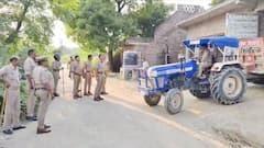 फिरोजाबाद में पैमाइश करने गई राजस्व टीम पर पथराव, तहसीलदार की गाड़ी के टूटे शीशे