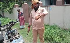 కొంతదూరం వెళ్లాక స్కూటీలో పాము.. ఒక్కసారిగా దూకేసిన వ్యక్తి! అసలు ఏమైందంటే?