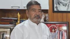 'पाकिस्तान की बात करने वाले नहीं हो सकते संवेदनशील', रामभद्राचार्य के बयान पर भड़के सपा सांसद