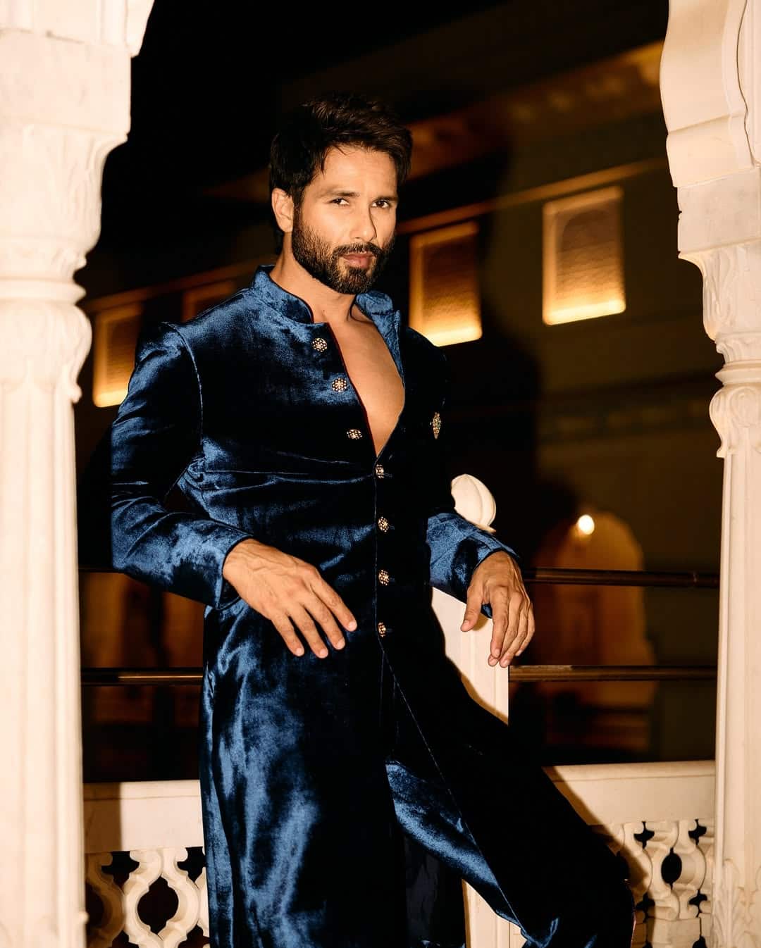 If you talk about Shahid's net worth, then according to the report, Shahid Kapoor has a total assets of Rs 300 crore. Shahid charges 3 to 5 crores for a film. Brand endorsement also earns a hefty.