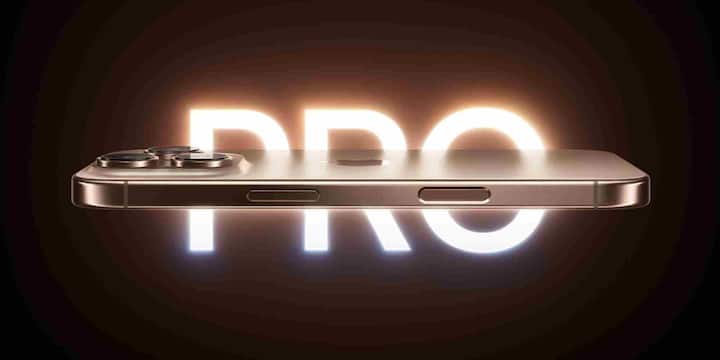 स्पेसिफिकेशंस की बात करें तो iPhone 16 Pro Max में 6.9 इंच का सुपर रेटिना XDR OLED डिस्प्ले दिया गया है जो 120Hz ProMotion टेक्नोलॉजी के साथ बेहद स्मूद एक्सपीरियंस प्रदान करता है. इसमें A18 Pro चिप लगी है और इसके साथ एप्पल इंटेलिजेंस आधारित AI फीचर्स भी शामिल किए गए हैं.