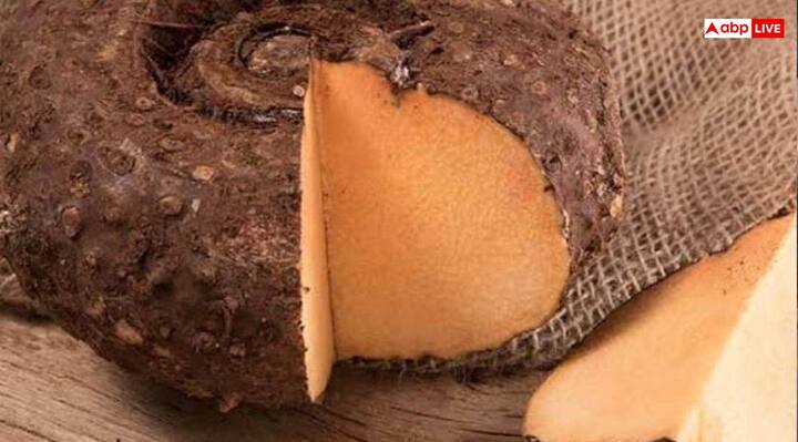 जिमीकंद की सब्जी- पारण वाले दिन कई तरह की सब्जियां और भाजी बनाई जाती है, जिसमें जिमीकंद की सब्जी भी एक है. यह सब्जी सेहत के लिए भी काफी फायदेमंद मानी जाती है. इसे बनाने के बाद सबसे पहले इसका भोग लगाया जाता है. इसके बाद व्रती माताएं और घर के अन्य सदस्य इसे ग्रहण करते हैं.