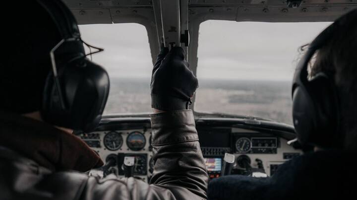इंटरनेशनल सिविल एविएशन ऑर्गेनाइजेशन (ICAO) भी मानता है कि थकान कम करने के लिए पायलटों को छोटी झपकी लेना मददगार होता है. हालांकि यह पूरी तरह से सोना नहीं है, बल्कि थोड़े वक्त का आराम है.