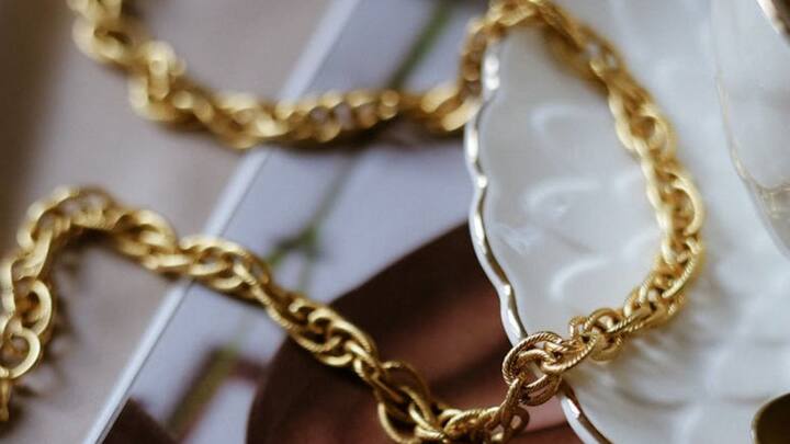 स्विट्जरलैंड का सोना अंतरराष्ट्रीय बाजार में अपनी गुणवत्ता के लिए सबसे ज्यादा भरोसेमंद माना जाता है. दक्षिण-पूर्व एशिया का बड़ा देश इंडोनेशिया भी सस्ते सोने के देशों में शामिल है.