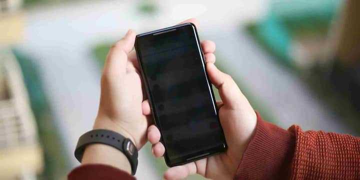 अगला कदम है अपने फोन का 15 अंकों वाला IMEI नंबर दर्ज करना. इसे सबमिट करने के बाद तुरंत आपके सामने उस डिवाइस की पूरी जानकारी आ जाती है. इस डिटेल में फोन का स्टेटस, ब्रांड, मॉडल, डिवाइस टाइप और मैन्युफैक्चर से जुड़ी सभी जानकारी उपलब्ध हो जाती है.