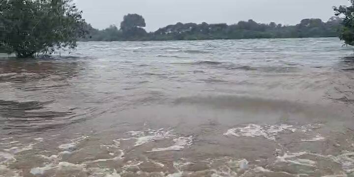 यामुळे जायकवाडी धरणाच्या पाणीसाठ्यात झपाट्याने वाढ झाली असून सर्व 27 दरवाजे उघडण्यात आले आहेत.