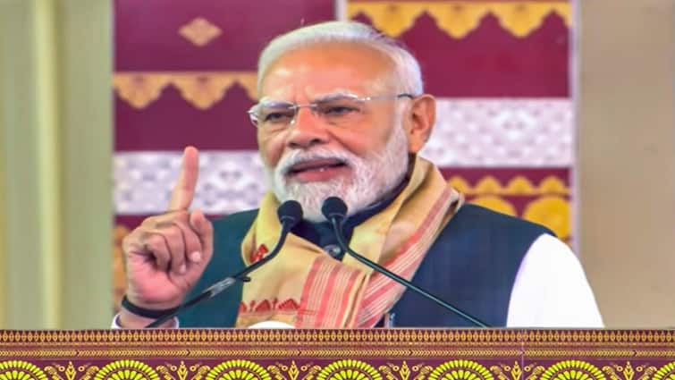 <div>PM Modi Slams Congress In Assam, Says 'It Backs Pak Terrorists instead of Supporting Army'</div>