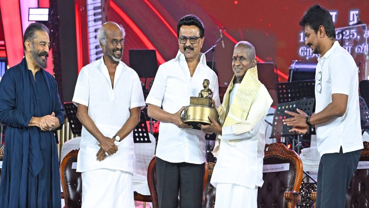 பீர், ஹீரோயின் கிசுகிசு.. முதலமைச்சர் முன்பு அரசு விழாவில் இப்படியா பேசுறது ரஜினி?