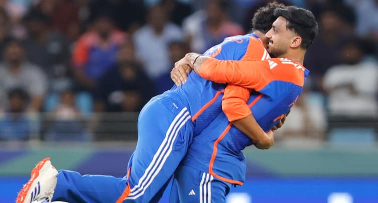 Axar Patel Breaks Partnership, Fakhar Zaman Sent Packing