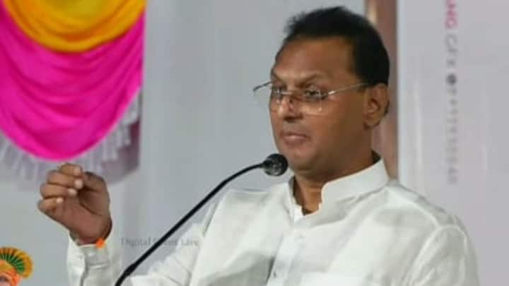 निशिकांत पाटील यांनी  जयंत पाटील यांच्याविरोधात निकराची झुंज दिली होती.