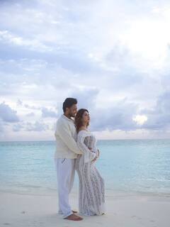 मां बनने वाली हैं टीवी की पार्वती, पति संग समंदर किनारे हुईं रोमांटिक, बेबी बंप फ्लॉन्ट करके दी खुशखबरी