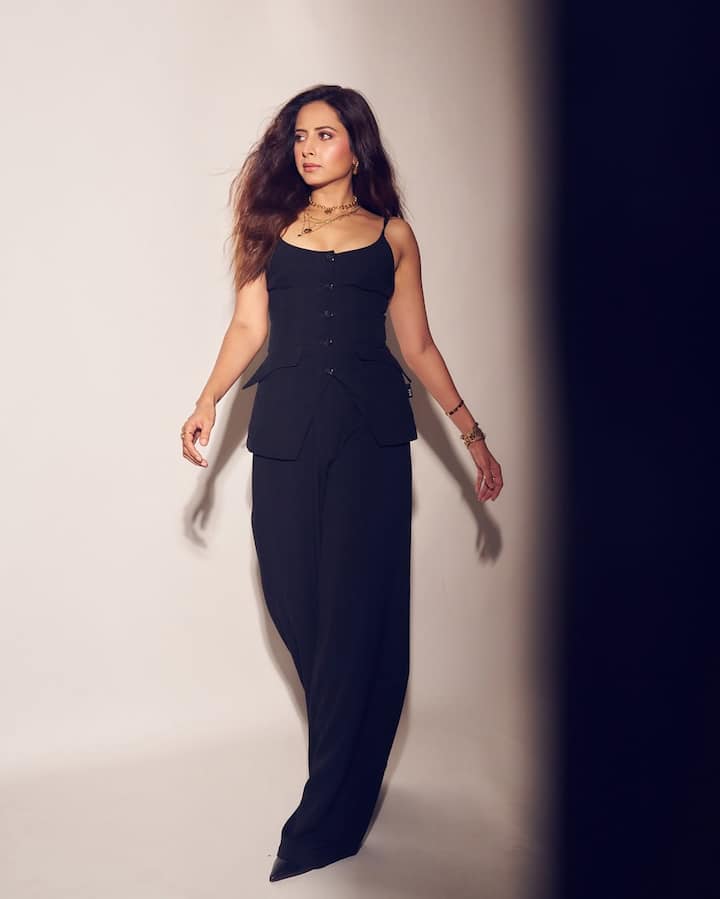 Sargun Mehta Slays The Boss Lady Look In Chic All-Black Ensemble; PICS She completed the ensemble with classic black heels, which not only elevated her frame but also amplified the sophisticated aesthetic.