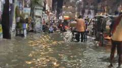वाराणसी में आधे घंटे की बारिश के बाद जलमग्न हुईं सड़कें, दुकानों तक पहुंचा पानी