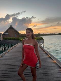 मालदीव में वेकेशन एंजॉय करते हुए अनन्या पांडे की तस्वीरें हुईं वायरल ,पेंटिंग के हुनर ने बनाया फैंस को दीवाना