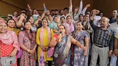 महोबा: TET आदेश के खिलाफ शिक्षक संघ का धरना प्रदर्शन, पूर्व नियुक्त शिक्षकों की सेवाओं पर संकट