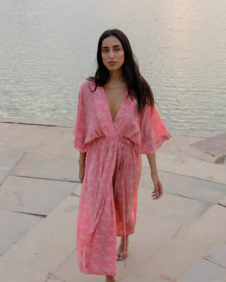 हसीना ने कई म्यूजिक वीडियोज के साथ–साथ फिल्मों में भी काम किया है. इसके अलावा माहिका कई ब्रांड्स के एंडोर्समेंट में भी दिख चुकी हैं. सोशल मीडिया पर भी वो अपनी खूबसूरती की वजह से चर्चाओं में रहती हैं.