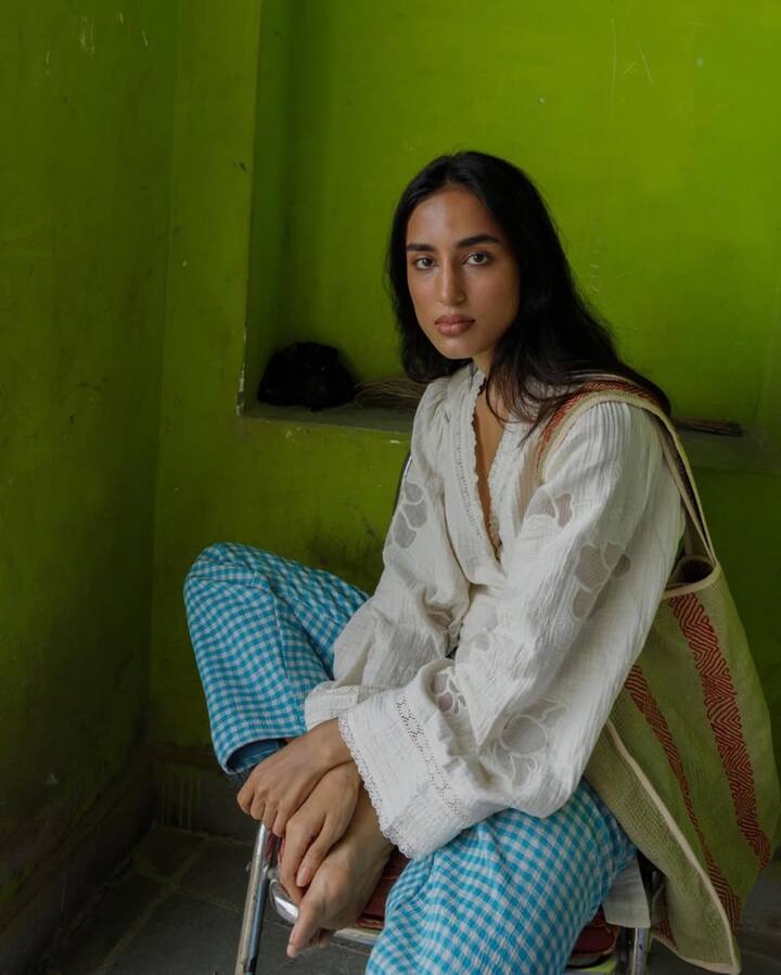 अब एक्ट्रेस की लेटेस्ट इंस्टाग्राम स्टोरीज से इस बात का पता चलता है कि वो हार्दिक पंड्या के साथ दुबई में हैं. इस वक्त दुबई में एशिया कप चल रहा है और हार्दिक पंड्या पूरी इंडियन टीम के साथ वहां मौजूद हैं.