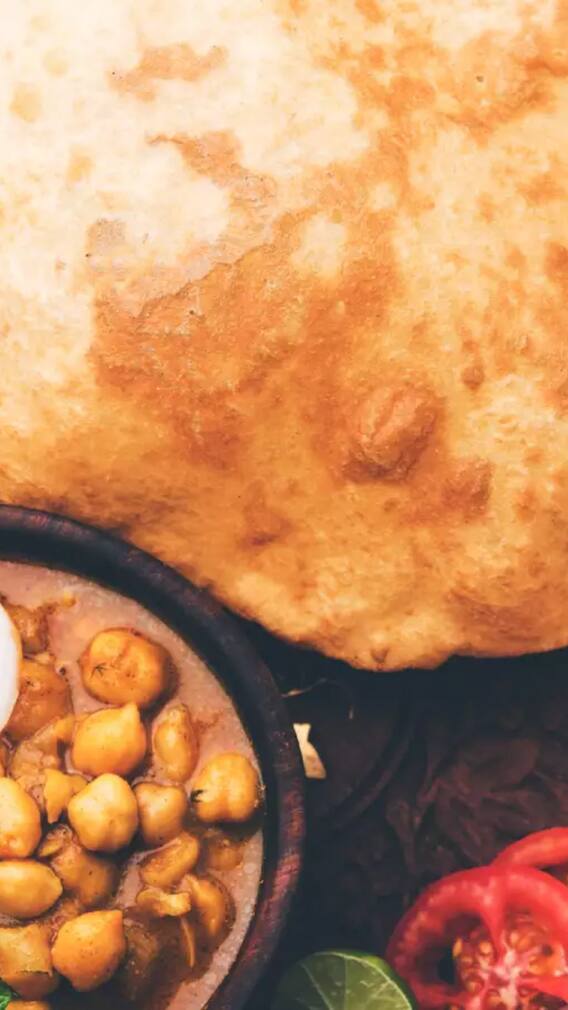 छोले भटूरे के शौकीनों के लिए दिल्ली की ये 6 दुकानें हैं जन्नत, यहां नहीं खाया तो क्या खाया