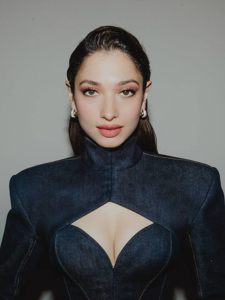 The mix of structure and femininity gave her look a perfect blend of glamour and sophistication.