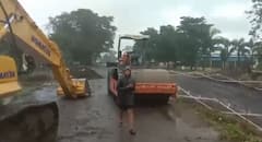 Ahilyanagar Rain : अहिल्यानगरच्या शेवगाव-पाथर्डीत आभाळ फाटलं! जामखेड रोडवरील पूल अक्षरशः वाहून गेला, अमराई नदीला शंभर वर्षानंतर पूर