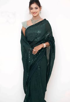 साड़ी में बला की खूबसूरत लगीं मोनालिसा, महाकुंभ की इस वायरल गर्ल ने बॉलीवुड की हसीनाओं को किया फेल