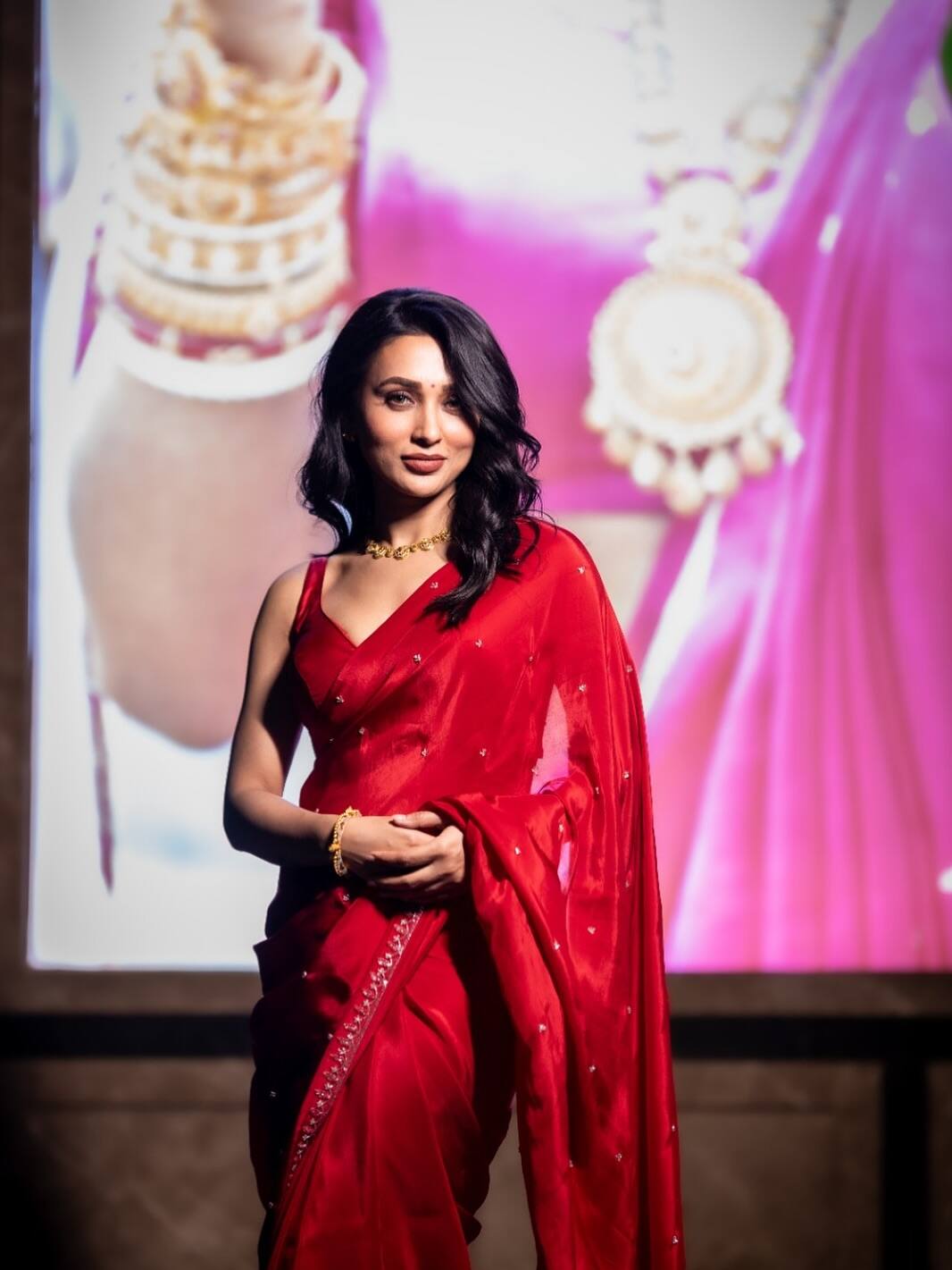 This look of Mimi Chakraborty is traditional and extremely elegant. She is wearing a red colored silky saree. With this, he is wearing simple neckpieces and bracelets like Golden Jewelery, which is adding royal touch to the entire look. Hair and minimal makeup with their open soft waves boost their natural beauty. This entire look is perfect for festivals, weddings or special occasions.