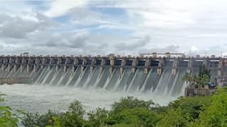 Solapur Rain: करमाळ्यात धो-धो पाऊस, कोर्टीत ढगफुटीसदृश पाऊस, उजनीतून एक लाख क्युसेक पाण्याचा विसर्ग