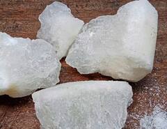 Alum Benefits for Teeth: दांतों को चमकाने के लिए घर पर बनाए फिटकरी का मंजन, मिनटों में होगा तैयार