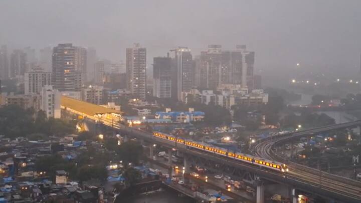 मुंबईतील चाकरमान्यांना आठवड्याच्या पहिल्याच दिवशी कामावर जाताना मनस्ताप सहन करावा लागू शकतो.