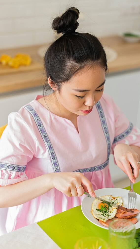 Vitamin D वाढवण्यासाठी 'हे' 7 रामबाण उपाय!