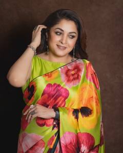 55 की उम्र में भी बला की खूबसूरत हैं बाहुबली की 'राजमाता', देखें राम्या कृष्णन की तस्वीरें