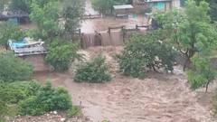 जळगावातील पाचोऱ्यात ढगफुटी, दगड नदीला पूर; निम्म गाव जलमय, उपकेंद्रही पाण्याखाली, पाहा फोटो